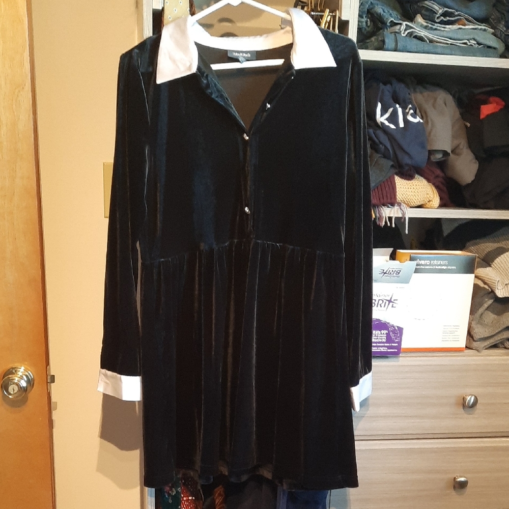 Elegant Black Velvet Women's Mini Dress